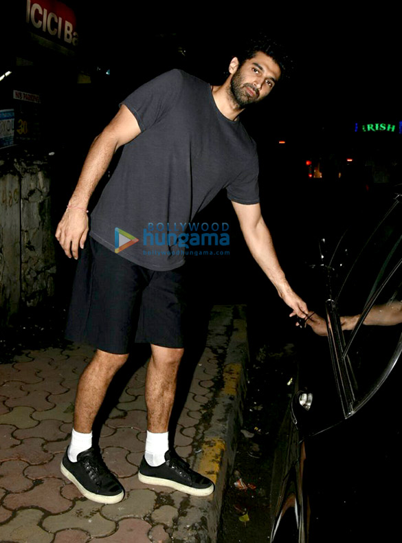 aditya roy kapur and sidharth roy kapoor snapped at indigo 4