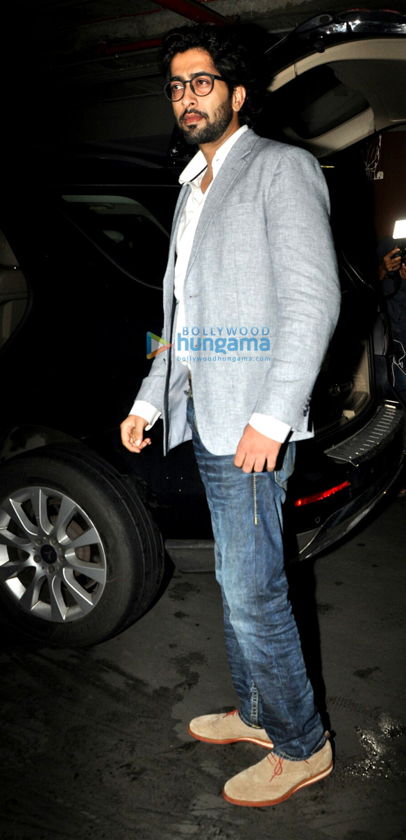 aishwarya rai bachchan and many more snapped at the airport 10