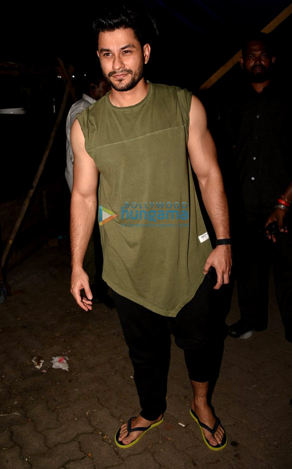 ajay devgn parineeti chopra tusshar kapoor arshad warsi and others snapped on the sets of golmaal again 5