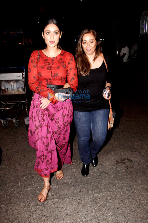 akshay sushant mira snapped at the airport 5