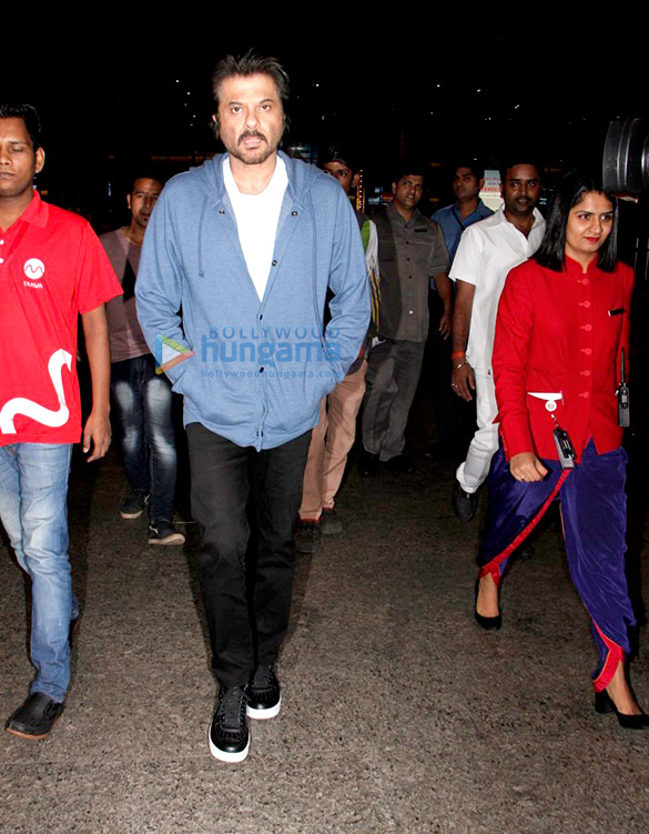 akshay sushant mira snapped at the airport 8