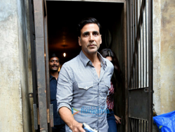Akshay Kumar & Twinkle Khanna snapped post their lunch at Pali Bhavan