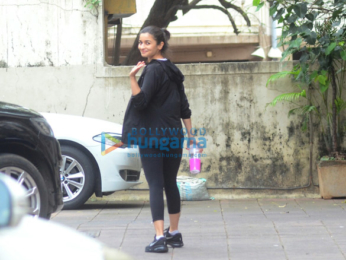Alia Bhatt snapped at gym