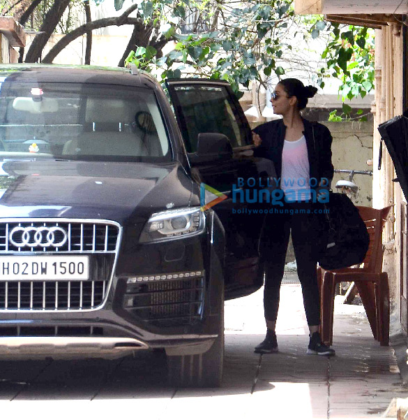 alia bhatt snapped at her gym in bandra 2