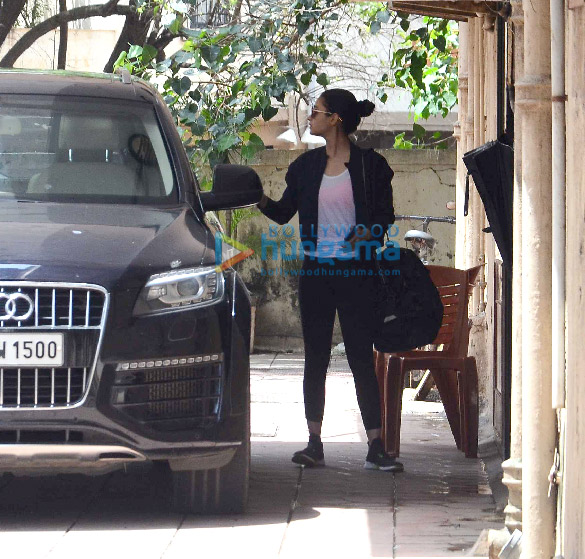 alia bhatt snapped at her gym in bandra 5