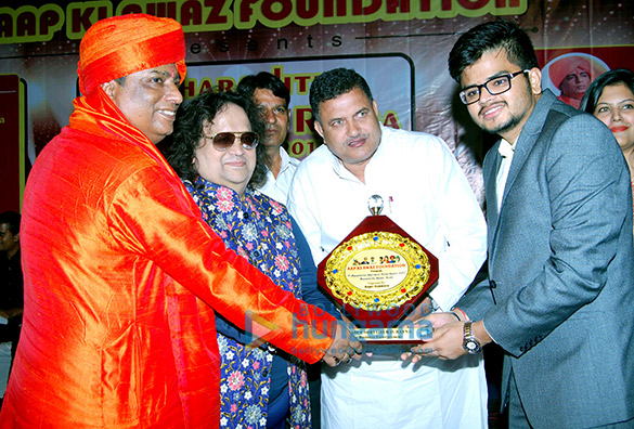 Bappi Lahiri, Prem Chopra, Himani Shivpuri, Swami ji grace the ‘7th Maharashtra Ratna Award’