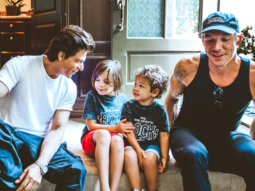 Check out: Shah Rukh Khan spends time with Diplo’s kids in Los Angeles post Jab Harry Met Sejal song shoot Check out: Shah Rukh Khan spends time with Diplo’s kids in Los Angeles post Jab Harry Met Sejal song shoot