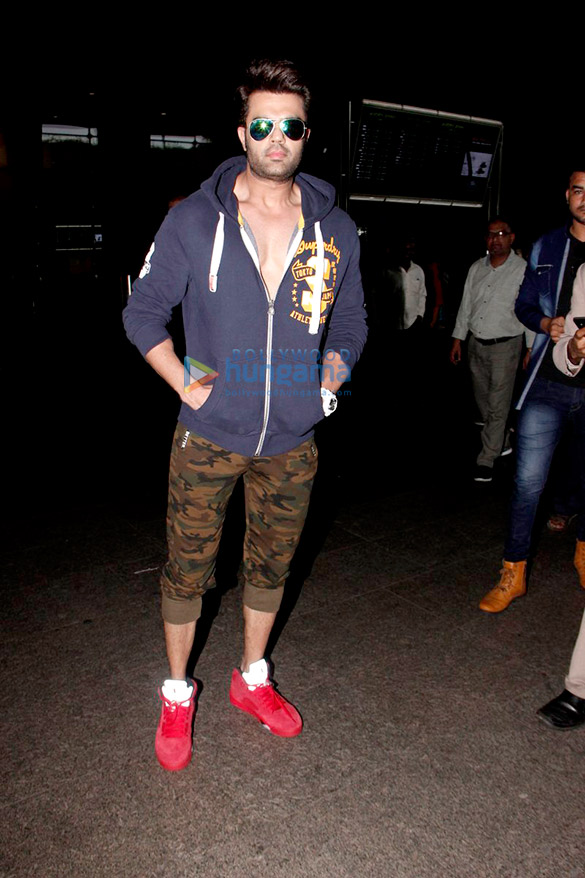 disha patani saif ali khan and others snapped at the airport 6