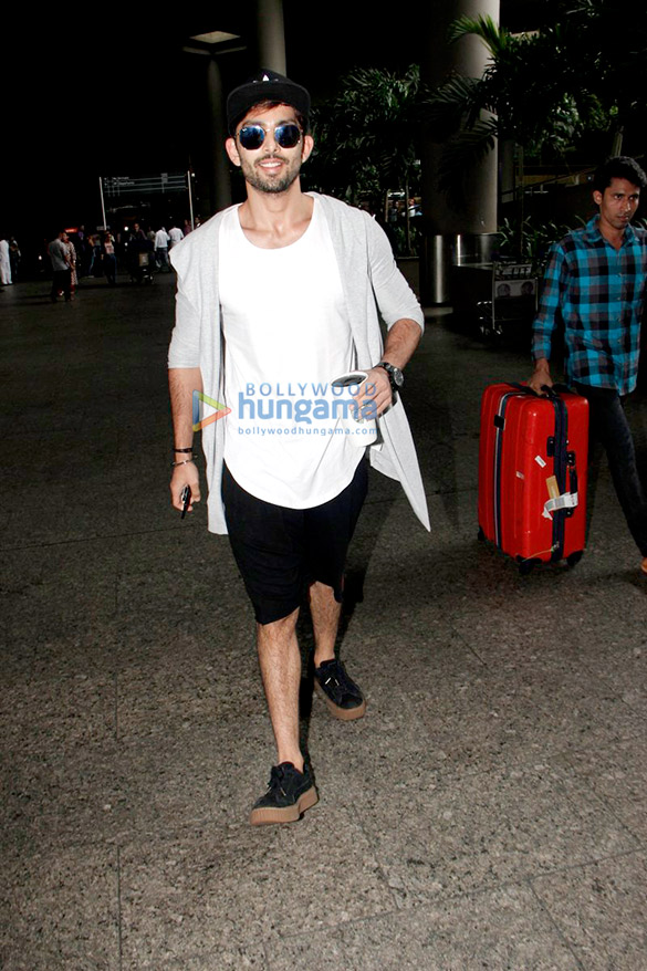 disha patani saif ali khan and others snapped at the airport 7