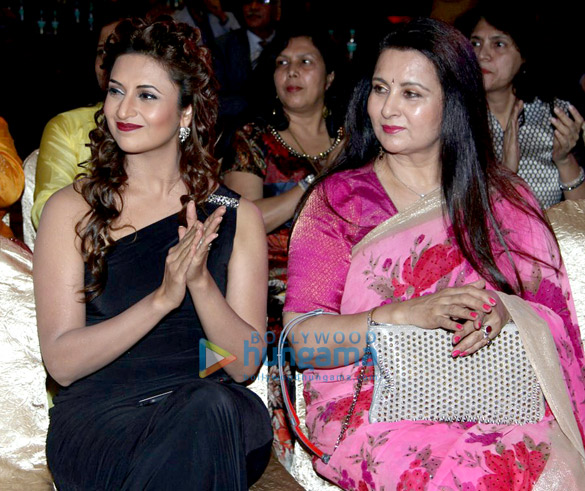 585px x 491px - The graceful actress Poonam Dhillon was snapped with the gorgeous Divyanka  Tripathi and others at the 'Most Admired Leadership' awards | Parties &  Events - Bollywood Hungama