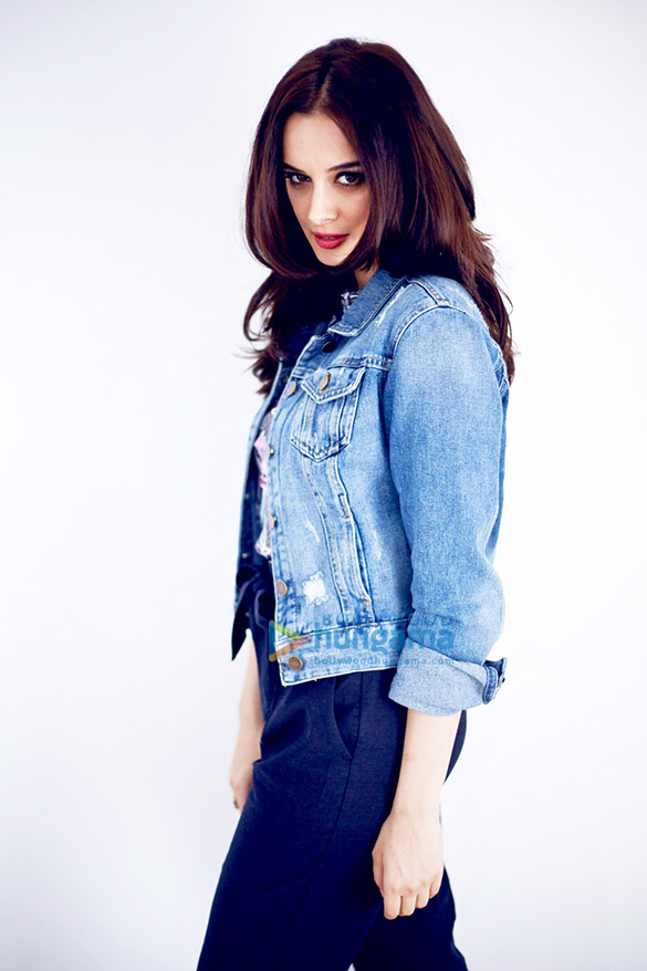 evelyn sharma2 2