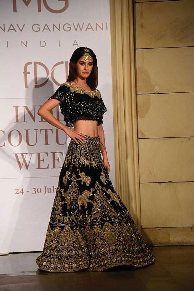 Gorgeous Disha Patani walks the ramp on Day 2 of India Couture Week_03