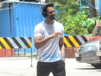 Kareena Kapoor Khan, Tiger Shroff, Bipasha Basu, Karan Singh Grover and others snapped at the gym