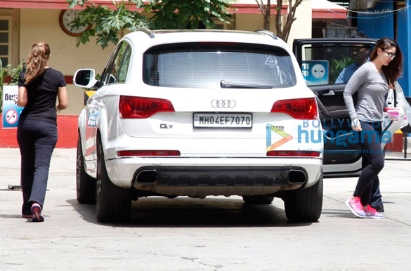 kareena kapoor khan and amrita arora snapped at the gym 2