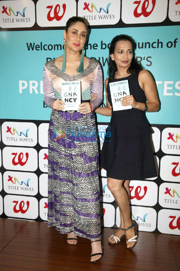 Kareena Kapoor Khan unveils Rujuta Diwekar book on ‘Pregnancy Notes’ Kareena Kapoor Khan unveils Rujuta Diwekar book on ‘Pregnancy Notes’