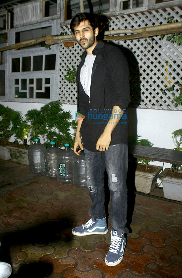 kartik aaryan snapped in juhu 2