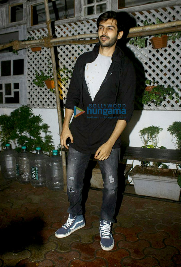 kartik aaryan snapped in juhu 3