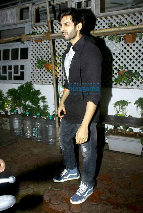 kartik aaryan snapped in juhu 4