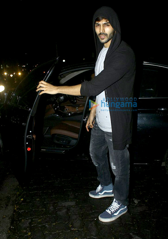 kartik aaryan snapped in juhu 6