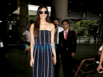 Kriti Sanon snapped while arriving from IIFA