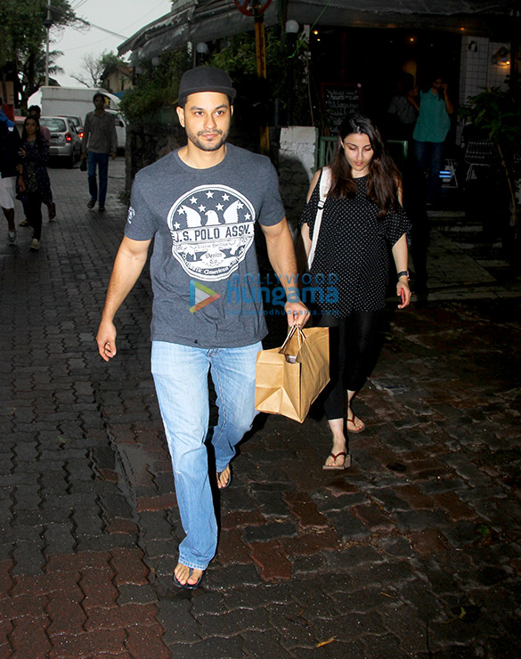 kunal khemu and soha ali khan spotted at a cafe in bandra 2