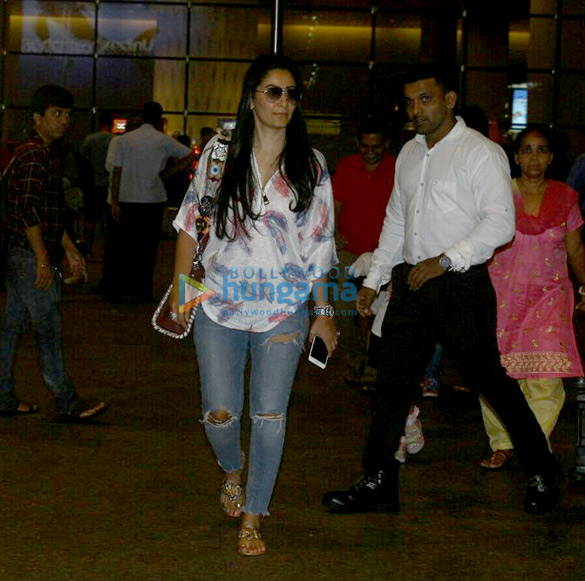 manyata dutt and zayed khan snapped at the airport 4