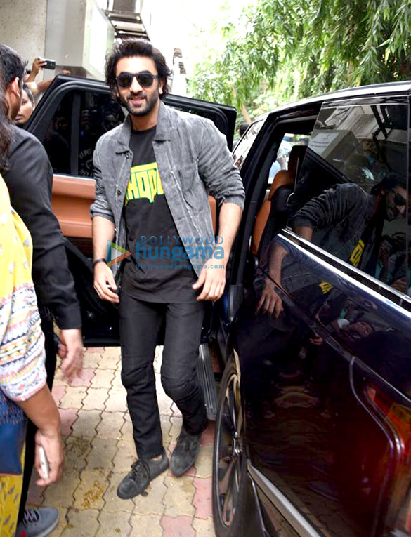 ranbir kapoor and katrina kaif promote jagga jasoos at the reliance store 1