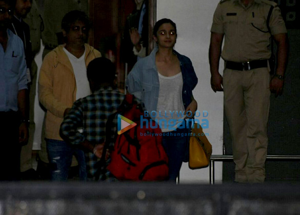 ranveer singh and alia bhat arrive from delhi 4