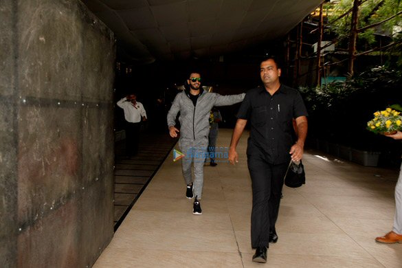 ranveer singh snapped in bandra 2 2