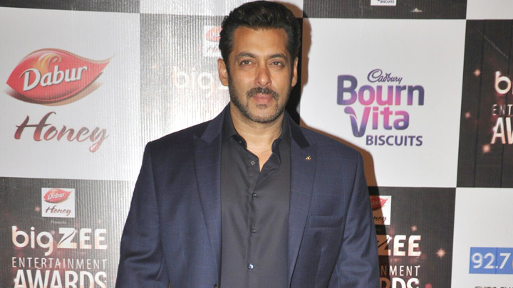 Salman Khan At Big Zee Entertainment Awards 2017