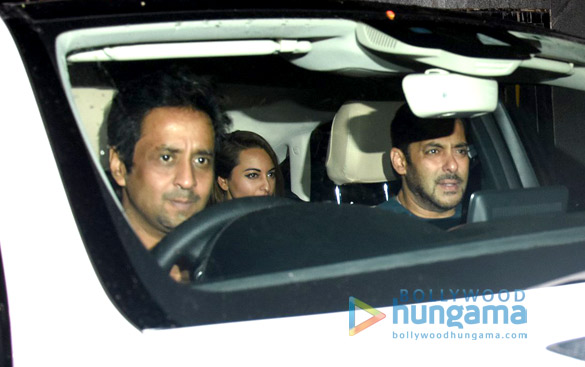 The hunky Salman Khan was snapped with Sonakshi Sinha and Iulia Vantur post a party at a close friend’s place in Bandra The hunky Salman Khan was snapped with Sonakshi Sinha and Iulia Vantur post a party at a close friend’s place in Bandra
