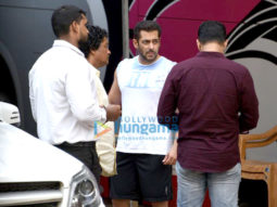 Salman Khan and Shah Rukh Khan snapped on the sets of Aanand. L. Rai’s untitled movie
