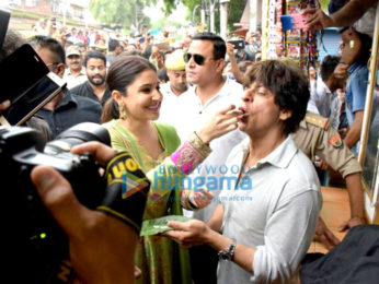 Shah Rukh Khan, Anushka Sharma and Imtiaz Ali promote their film Jab Harry Met Sejal in Benaras