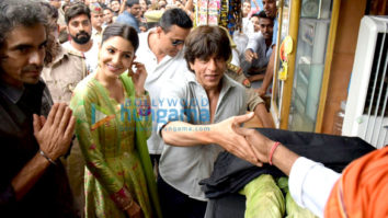Shah Rukh Khan, Anushka Sharma and Imtiaz Ali promote their film Jab Harry Met Sejal in Benaras