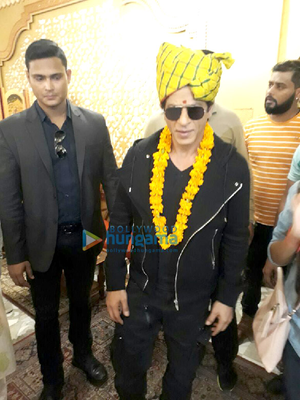 shah rukh khan receives a royal welcome in rajasthan 1