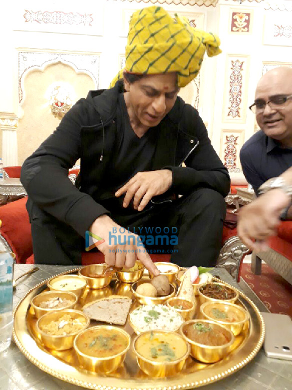 shah rukh khan receives a royal welcome in rajasthan 6
