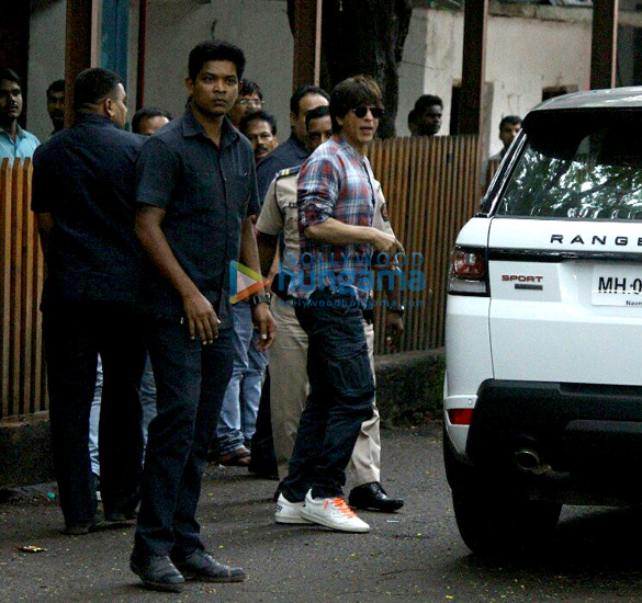 shah rukh khan snapped at filmcity 1