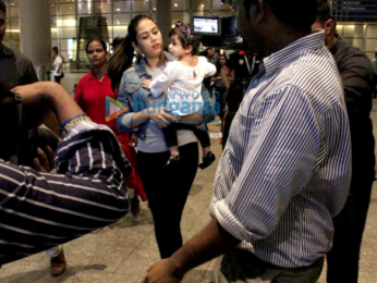 Shahid Kapoor drops in to pick up wife Mira Rajput and baby Misha at Mumbai's T2 airport