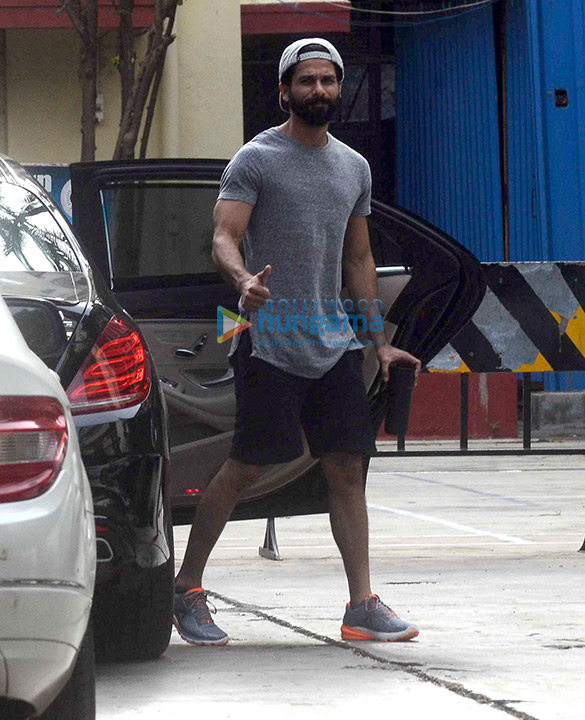 Shahid Kapoor snapped at gym