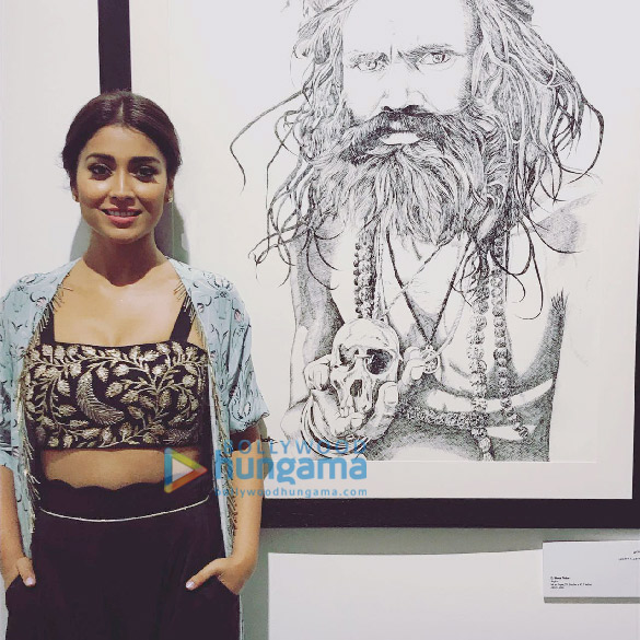 shriya saran attends dr bharath thakurs solo art exhibition 4