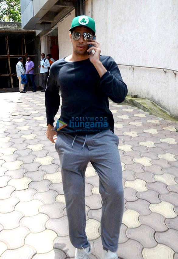 The hunky Sidharth Malhotra snapped in Bandra
