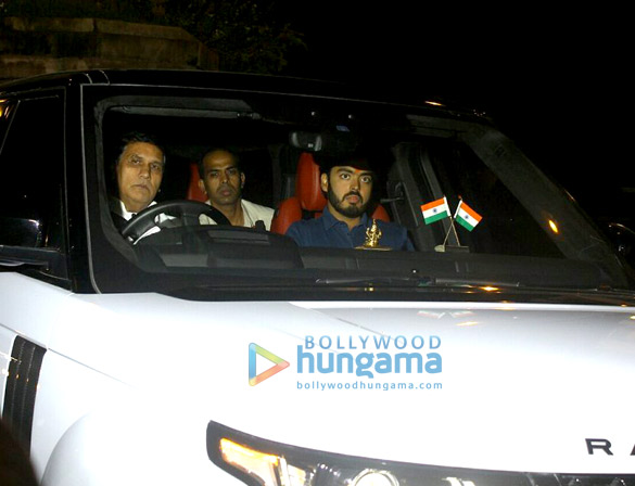 sidharth snapped at karan johars house 4