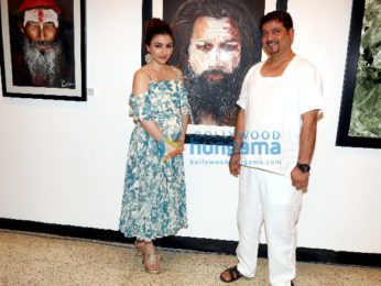 Soha Ali Khan and others at Bharat Thakur's art exhibition