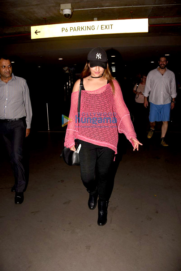 sonakshi sinha arrives from usa 4