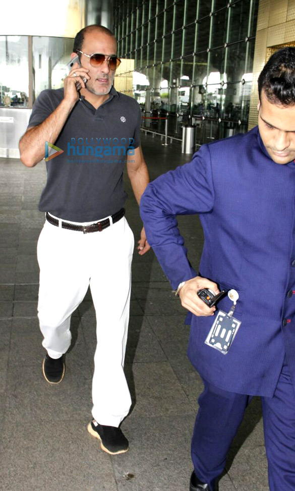 sridevi and akshaye khanna snapped at the airport 4