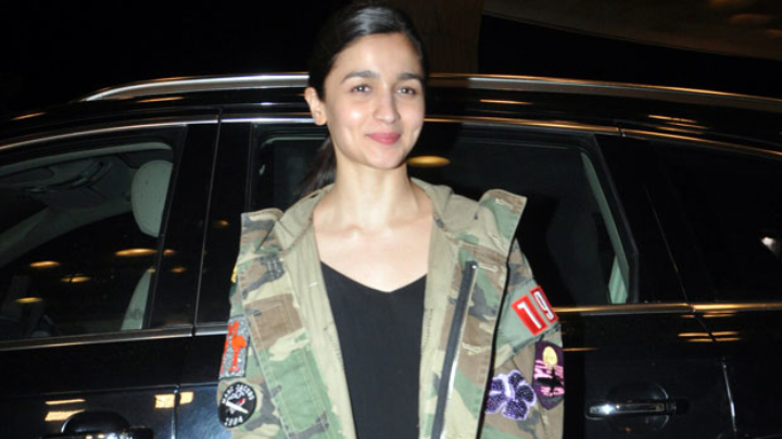 Super Cute Alia Bhatt SPOTTED At The Airport Leaving For IIFA New York 2017