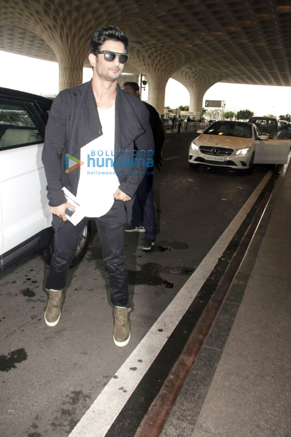 sushant singh rajput and kriti sanon snapped at the airport leaving to attend the iifa awards in new york 3