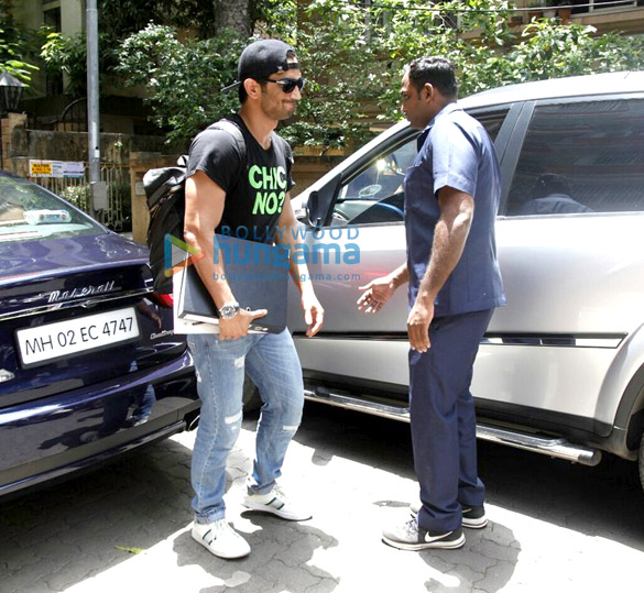 sushant singh rajput snapped while entering a meeting in bandra 5