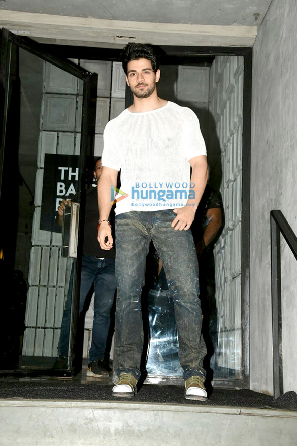 the effervescent alia bhatt was snapped with the hunky shahid kapoor beautiful anushka sharma and other celebs at the filmfare editor jitesh pillais birthday bash 12