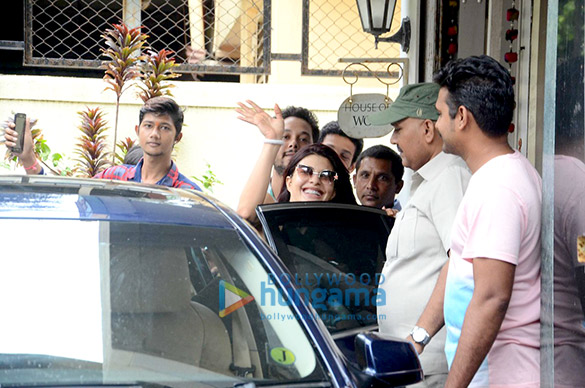 the sensational jacqueline fernandez snapped post her rehearsals in bandra 3